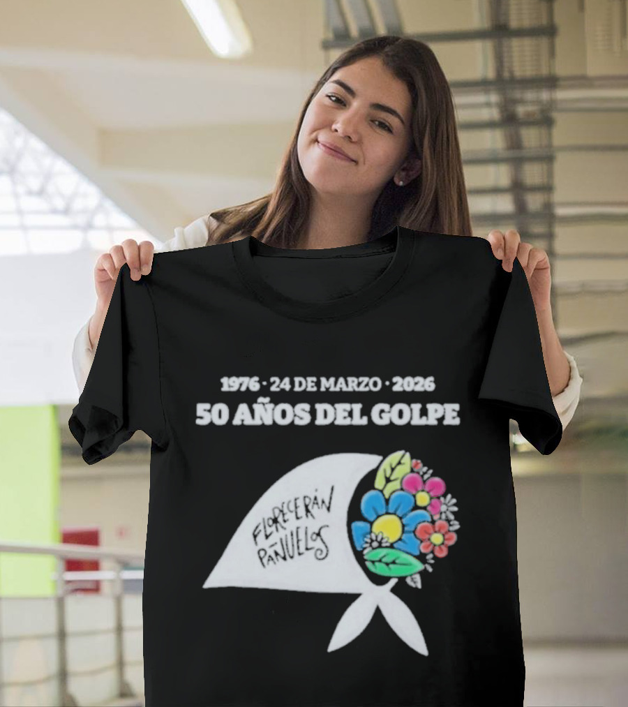 1976 24 De Marzo 2026 50 Años Del Golpe Compañeros Presentes Pañuelo Blanco Flores Colores T-Shirt