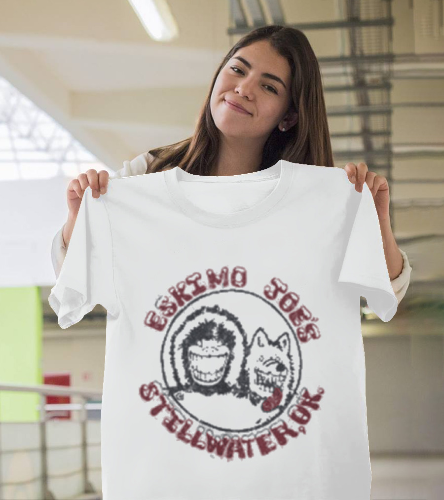 Eskimo Joe's Stillwater Oklahoma Classic Smiling Mascot And Dog Circle T-Shirt