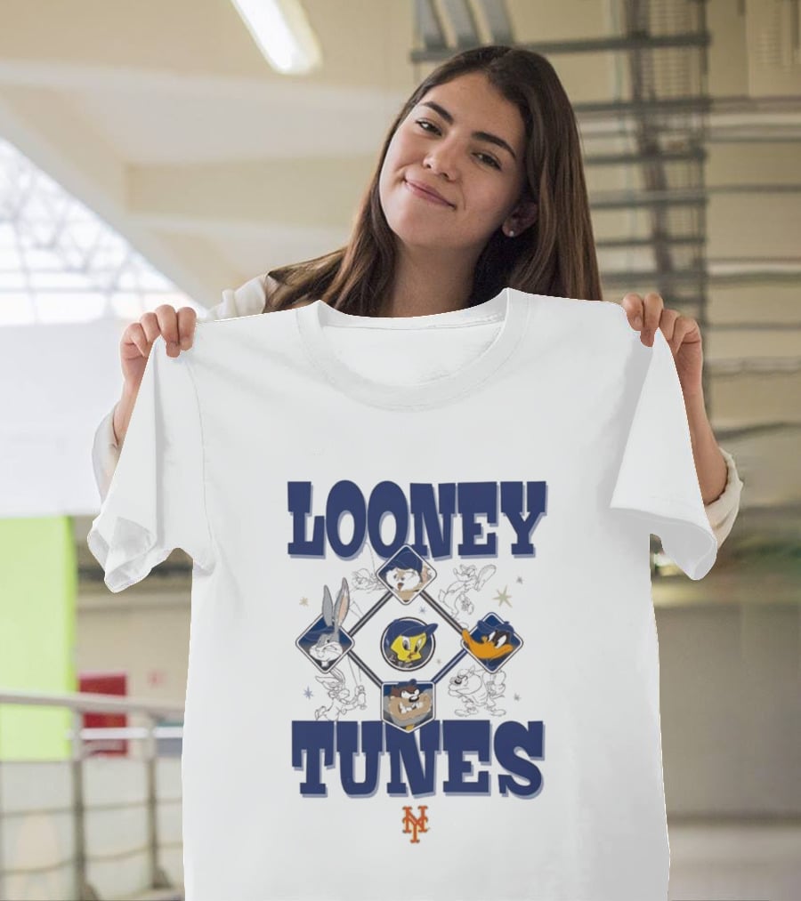 New York Mets Looney Tunes Bugs Tweety Daffy Sylvester Cream New Era T-Shirt