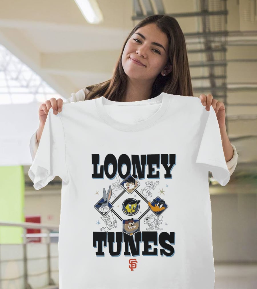 Looney Tunes San Francisco Giants Baseball Bugs Bunny Daffy Duck Taz Tweety T-Shirt