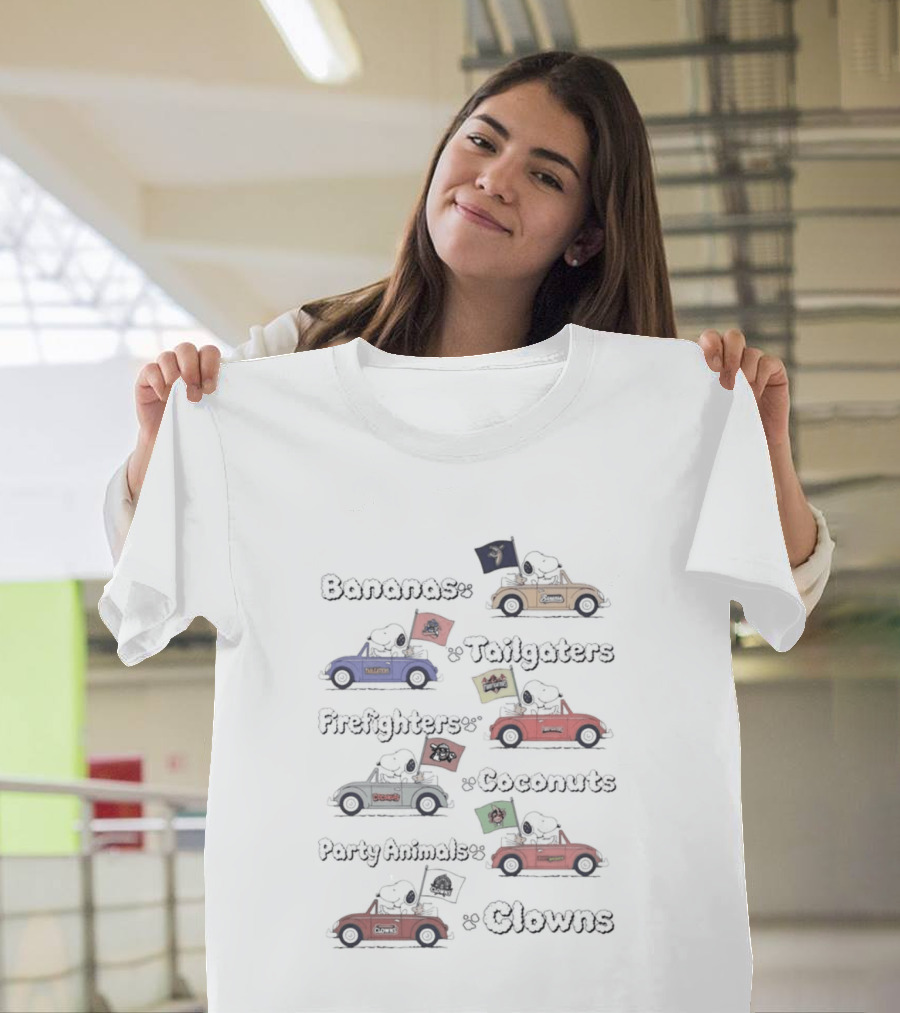Bananas Tailgaters Peanuts Snoopy Racing Cars Flags T-Shirt