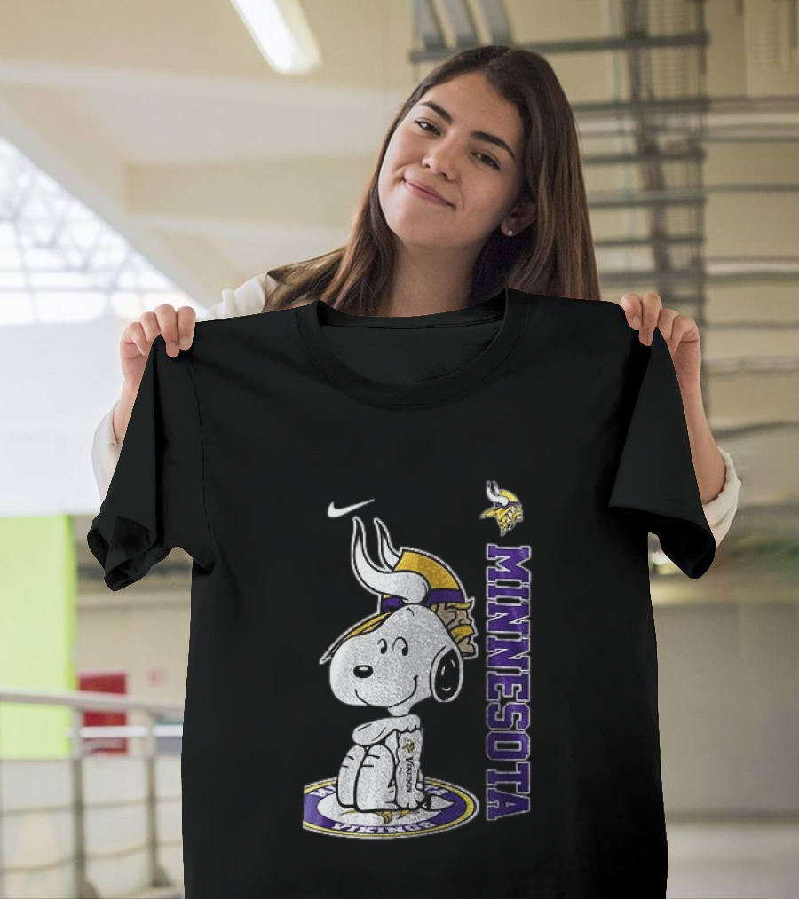 Minnesota Vikings Peanuts Snoopy Thank You For The Memories T-Shirt