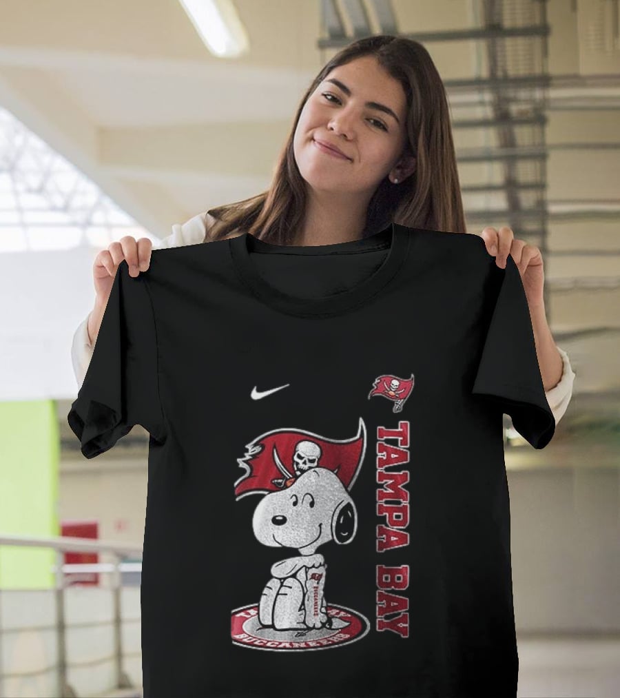 Tampa Bay Buccaneers Snoopy Football Memories Peanuts Collaboration T-Shirt