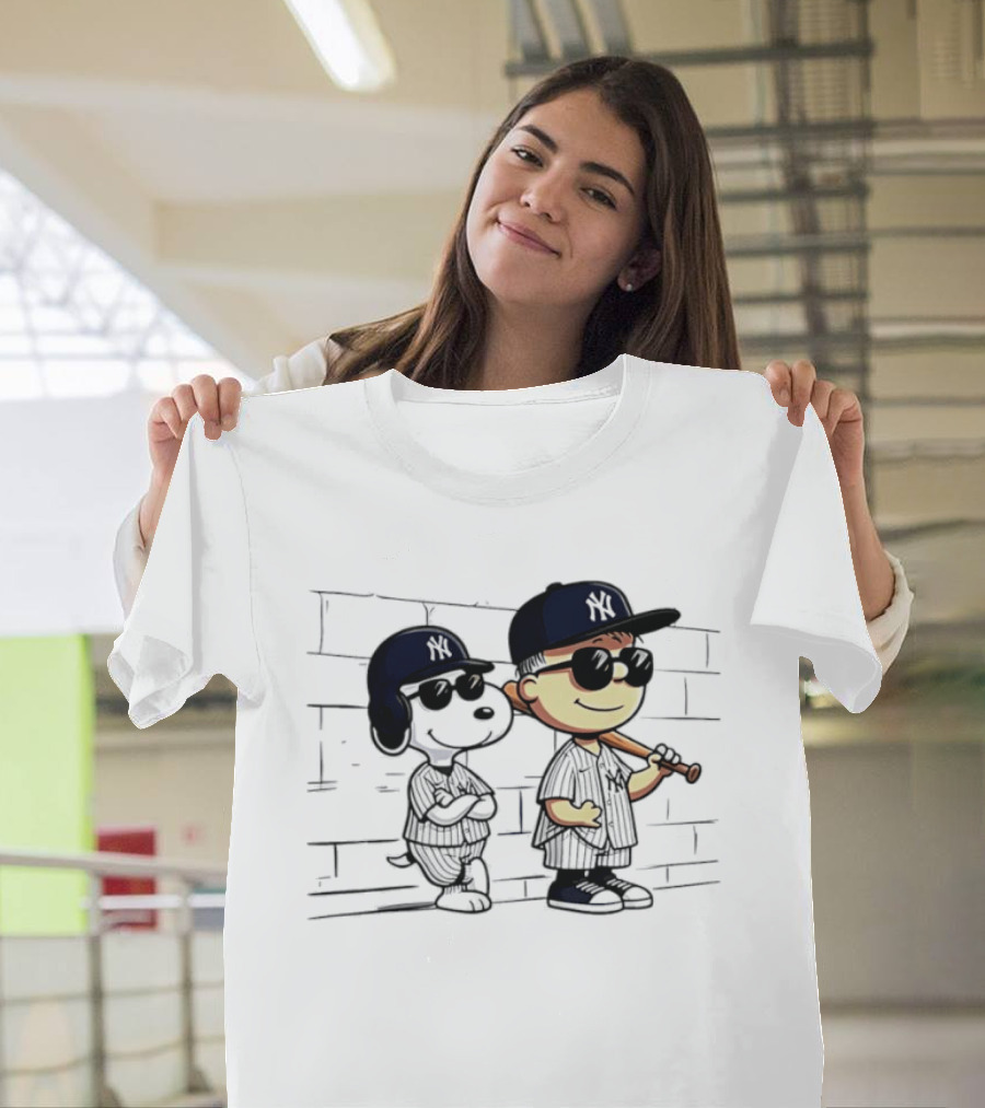 Peanuts Snoopy Charlie Brown New York Yankees Baseball Fan Collection T-Shirt