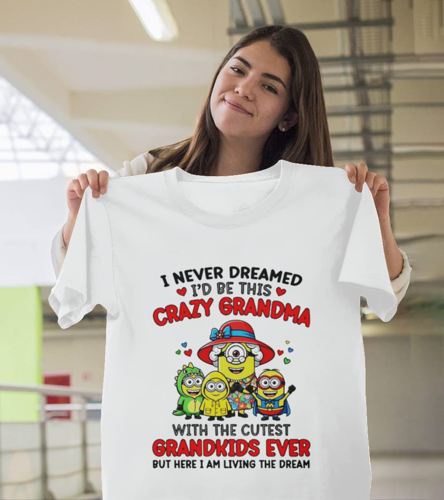 I Never Dreamed I'd Be This Crazy Grandma With The Cutest Grandkids Ever Minion T-Shirt