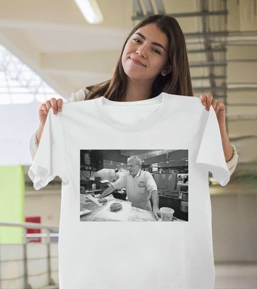 Sam Sianis Cheezborger Legend At Chicago's Billy Goat Tavern Passes Away At 91 T-Shirt