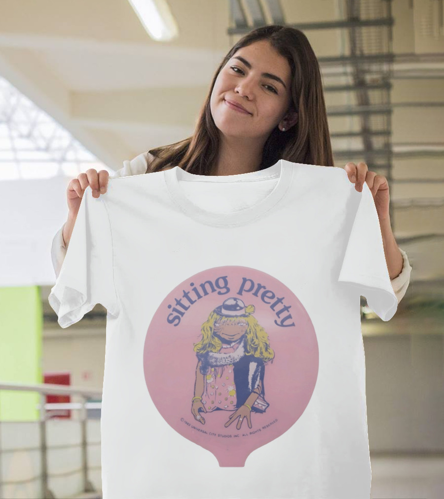 Sitting Pretty 1982 Universal City Studios ET T-Shirt
