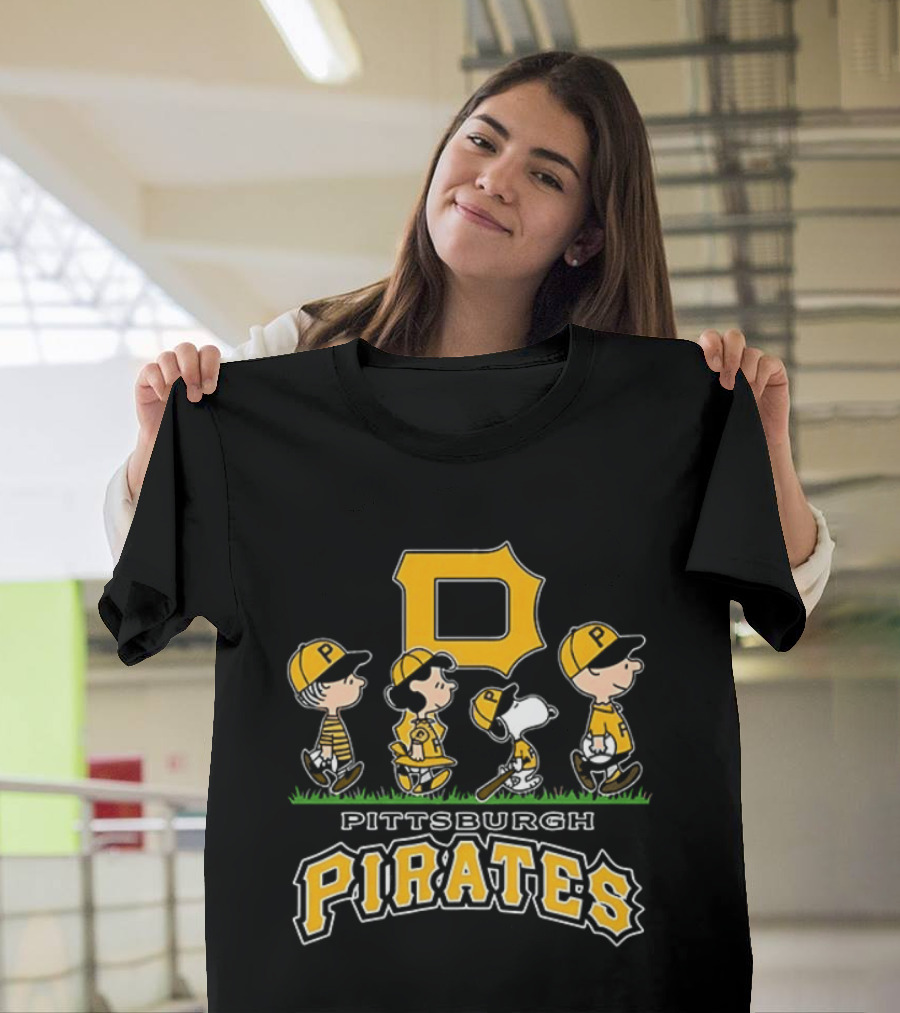 Snoopy Charlie Brown Linus Lucy Pittsburgh Pirates 2026 T-Shirt