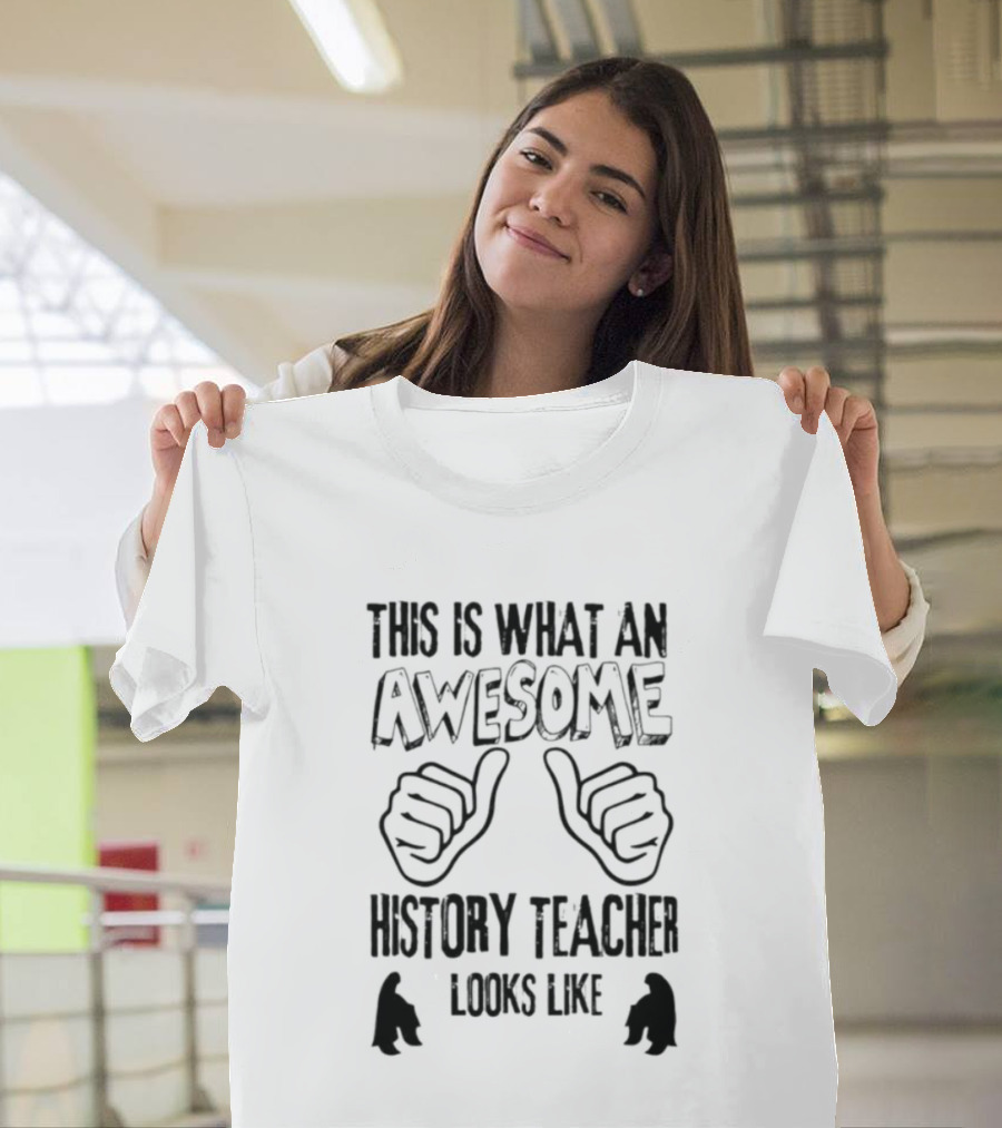 This Is What An Awesome History Teacher Looks Like T-Shirt