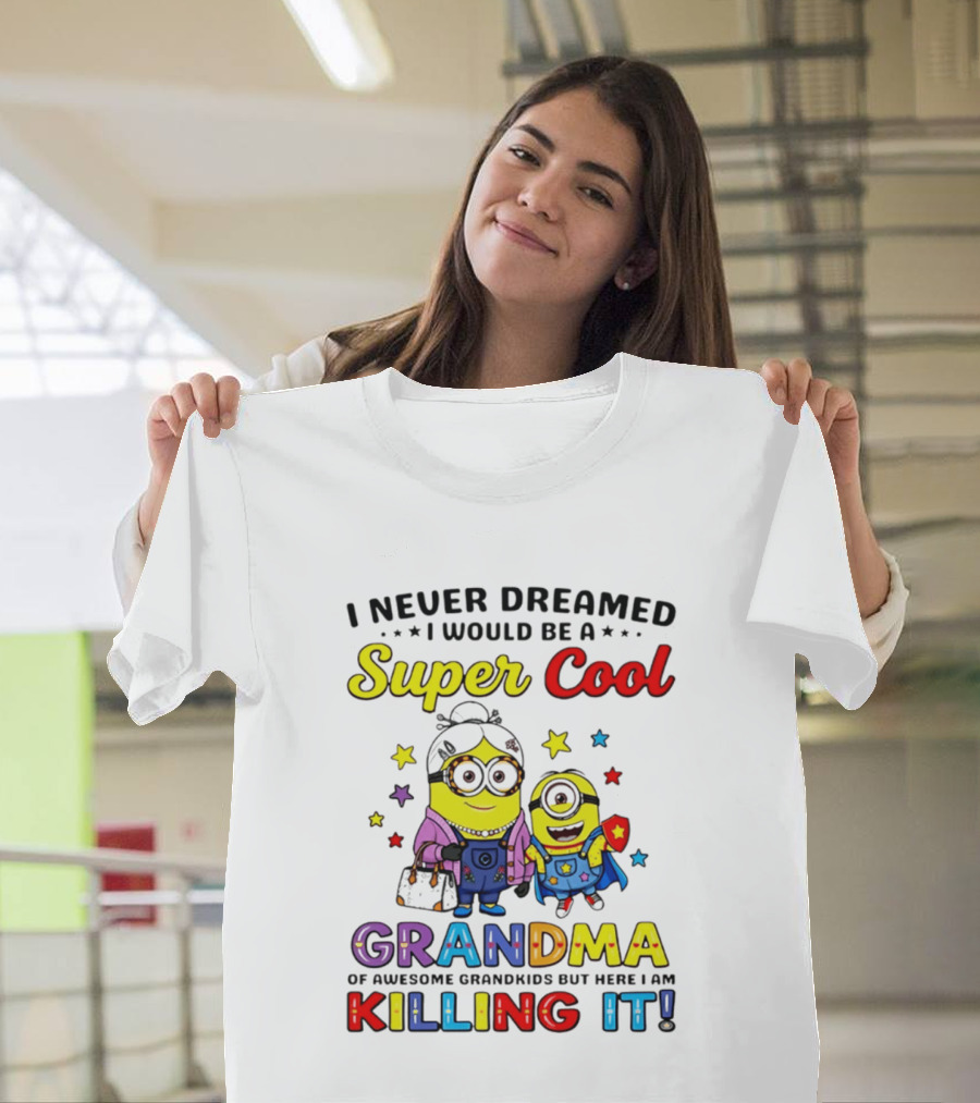 I Never Dreamed I Would Be A Super Cool Grandma Minion Killing It T-Shirt