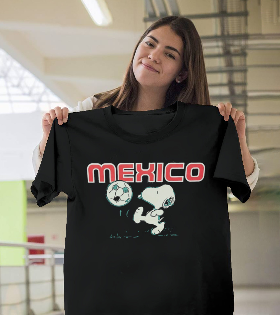Mexico Snoopy Soccer Player Peanuts Football T-Shirt