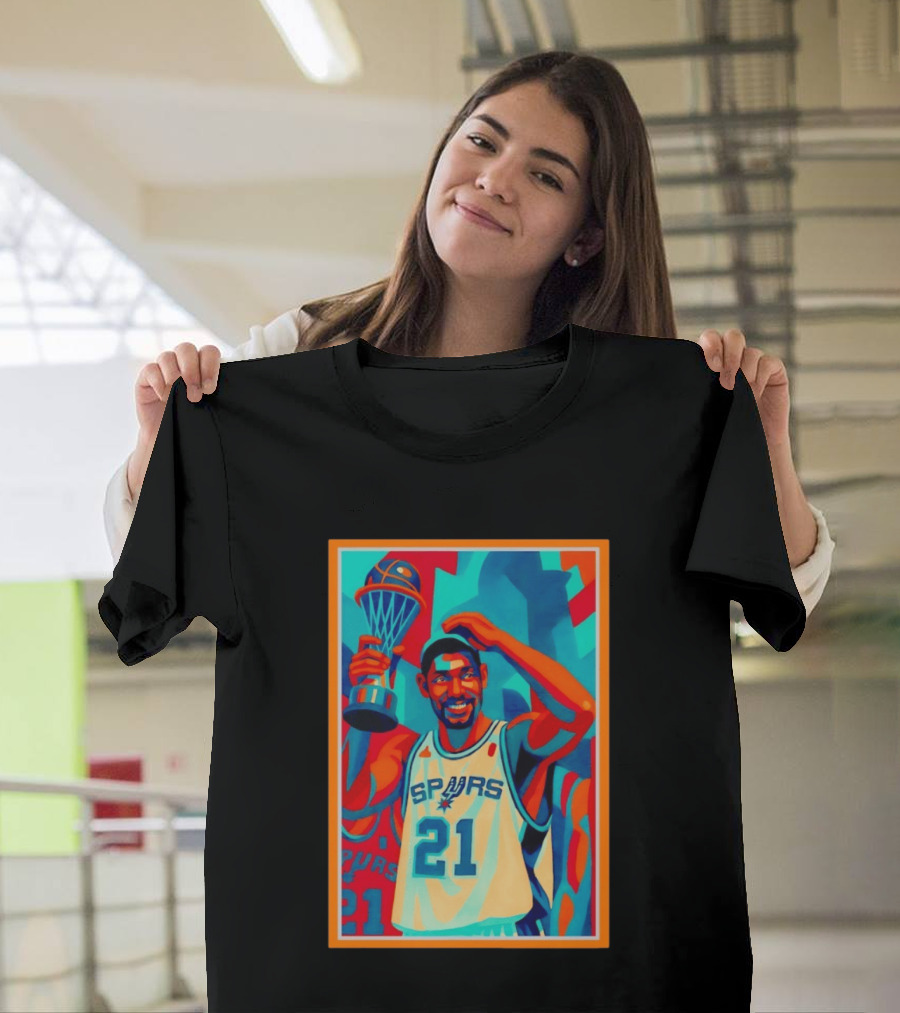 Tim Duncan San Antonio Spurs 21 Holding Trophy Victory Celebration T-Shirt