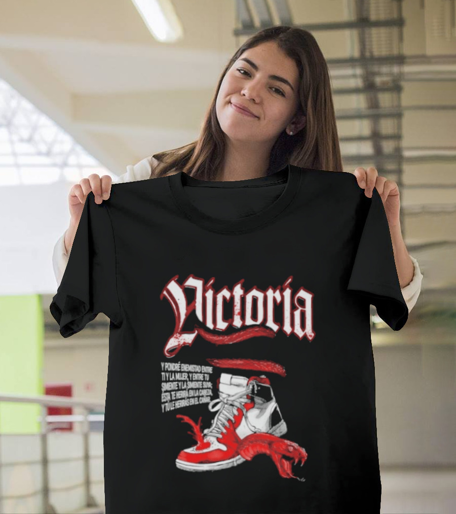Victoria Y Pondré Enemistad Entre Ti Y La Mujer Simiente Suya Sneaker Serpent T-Shirt
