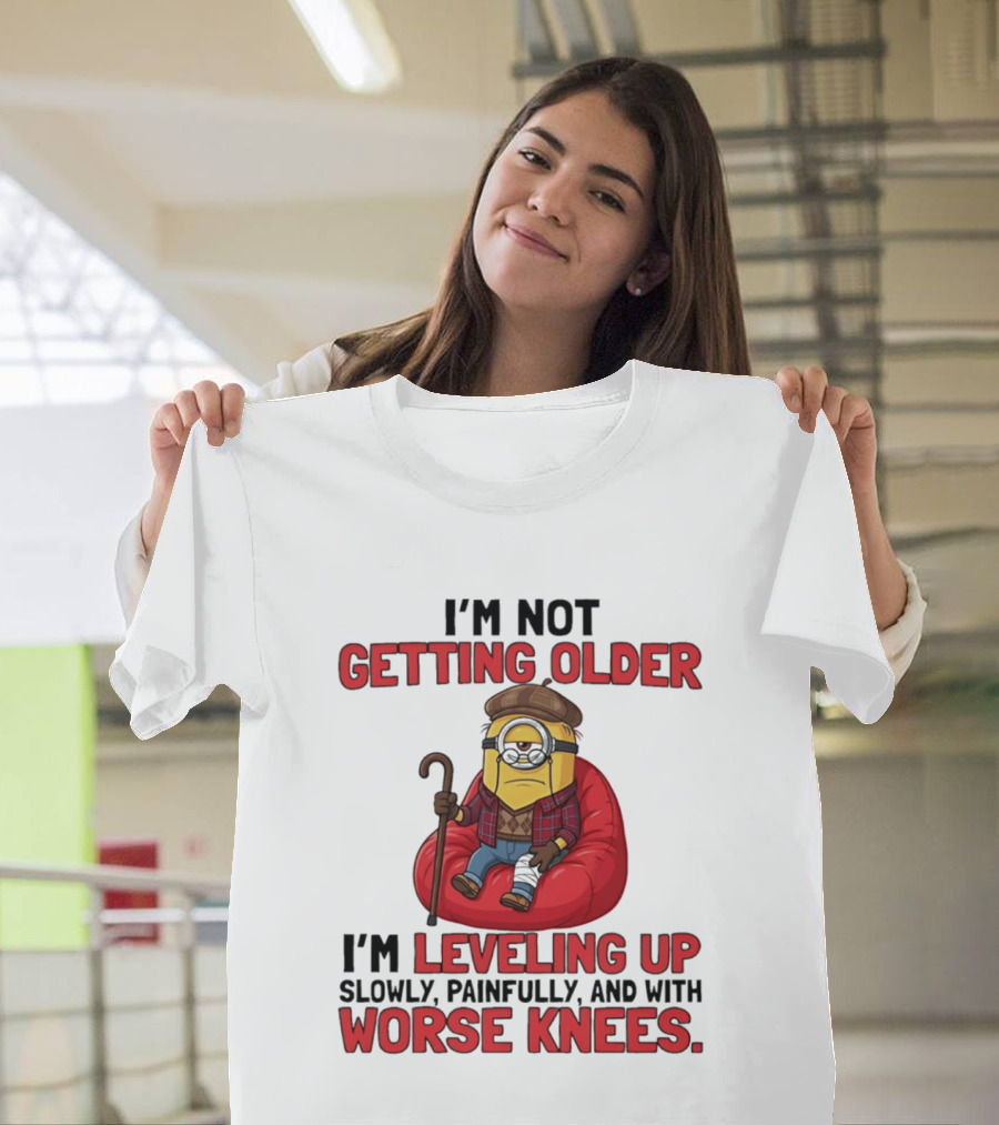 I'm Not Getting Older I'm Leveling Up Slowly Painfully And With Worse Knees Minions T-Shirt