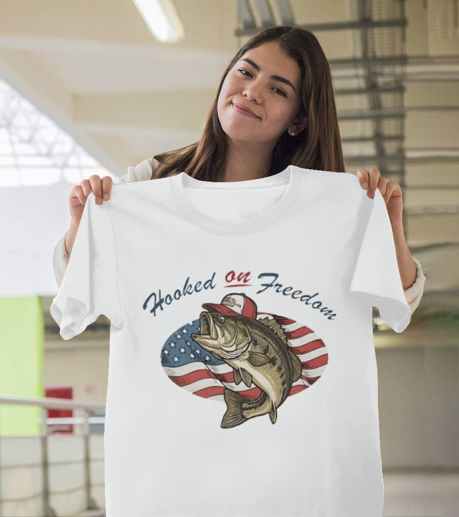 Hooked On Freedom American Flag 1776 250th Anniversary Bass Fish USA Hat Stars And Stripes T-Shirt