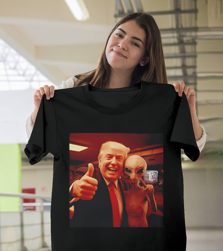 Trump Alien Selfie Ultimate UFO Disclosure Image T-Shirt