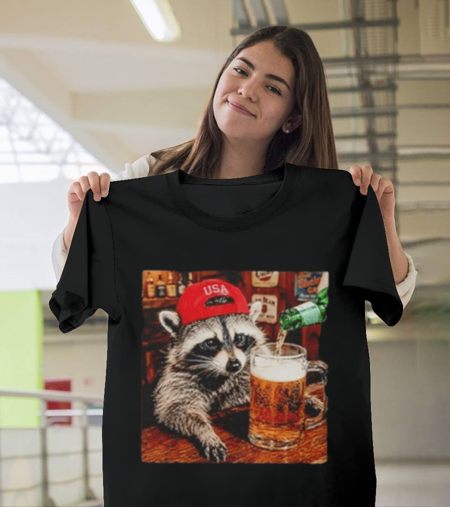 Patriotic Raccoon USA Hat Drinking Beer In Bar Scene T-Shirt