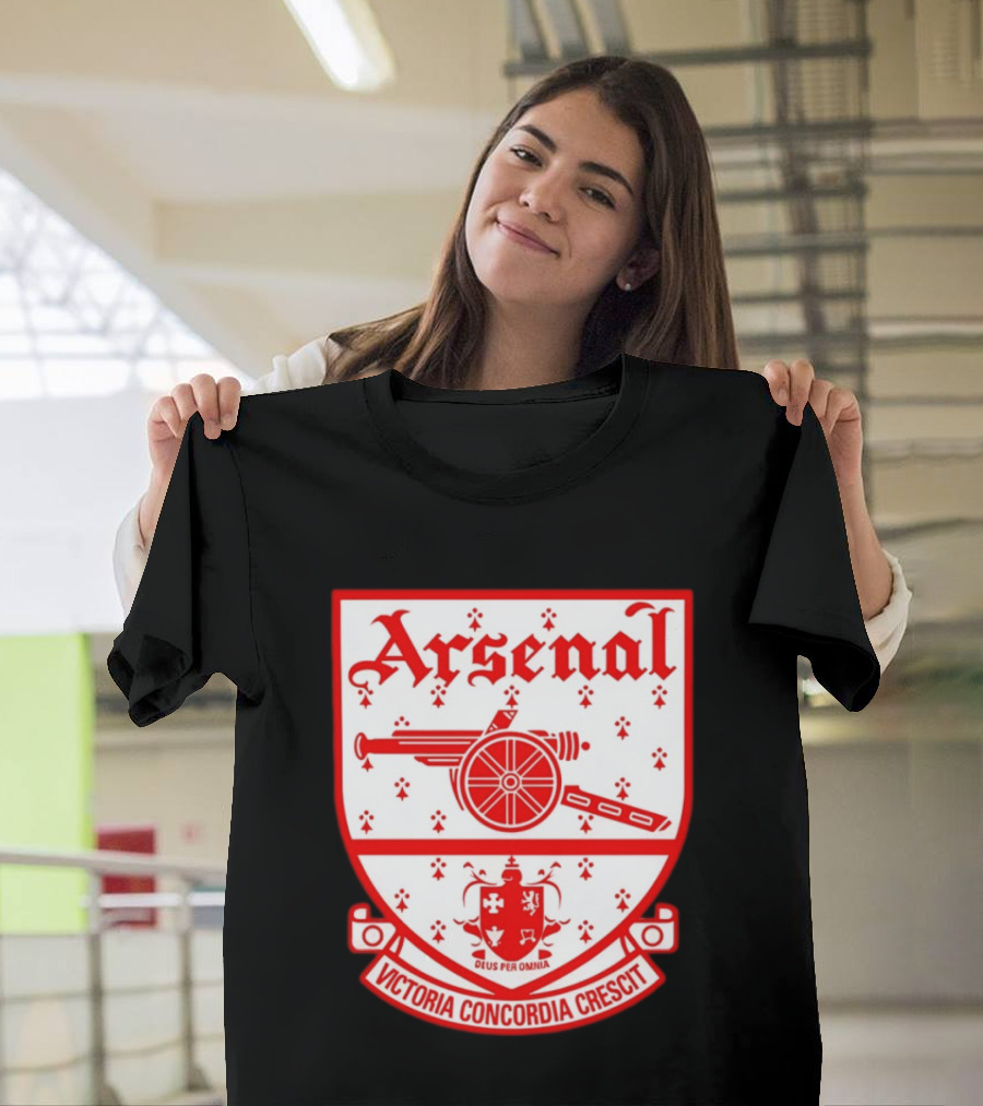 Arsenal FC Crest Deus Per Omnia Victoria Concordia Crescit T-Shirt