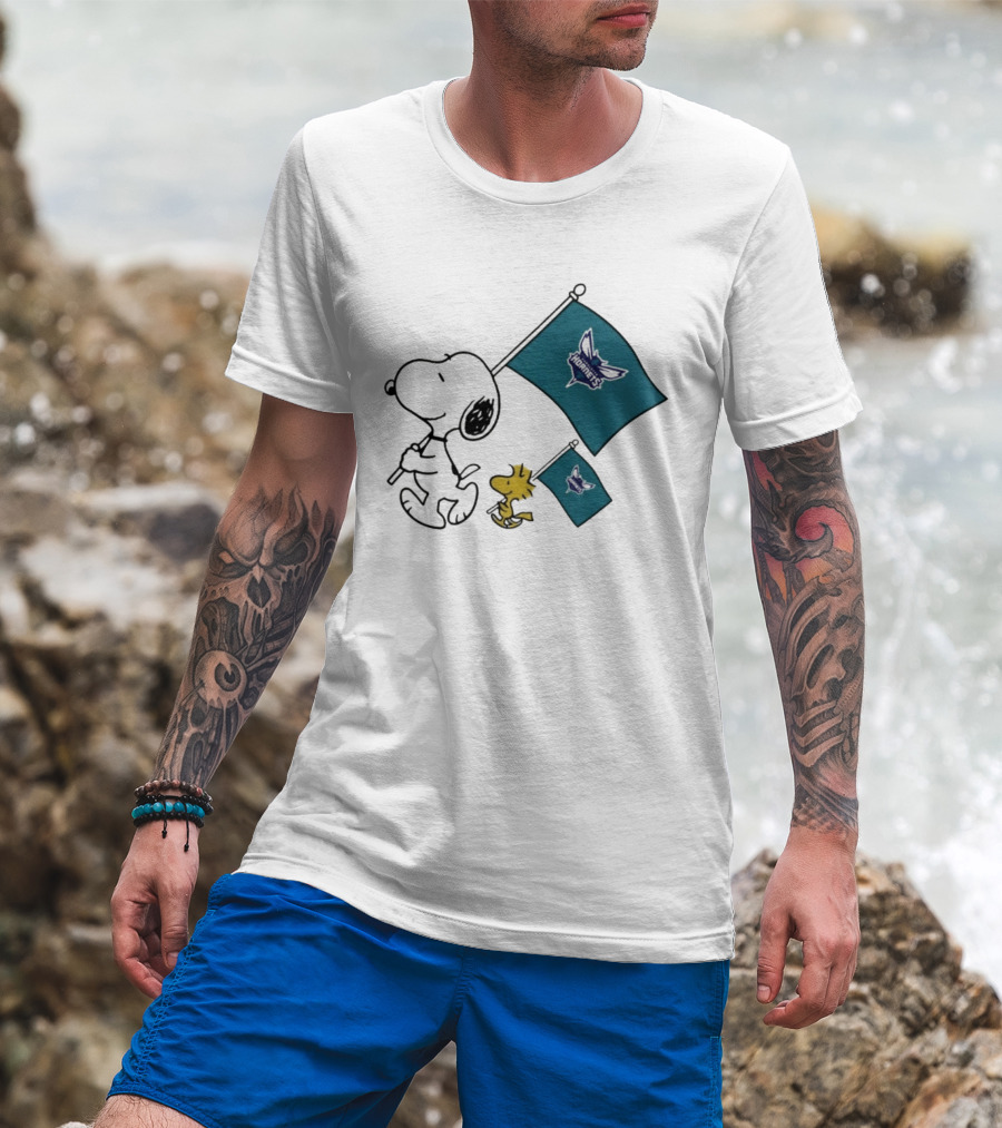 Snoopy And Woodstock Charlotte Hornets Flag Display T-Shirt