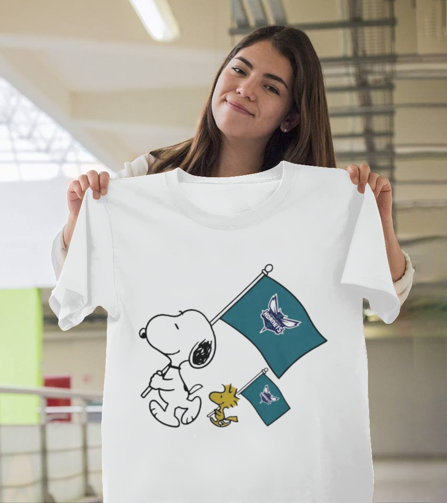 Snoopy And Woodstock Charlotte Hornets Flag Display T-Shirt