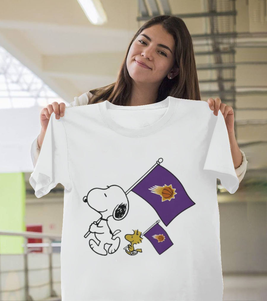 Phoenix Suns Snoopy Woodstock Holding Basketball Flag T-Shirt