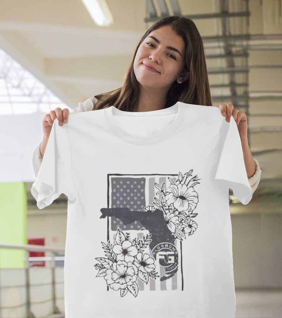 Florida State Map With American Flag Stars And Stripes Floral FLG T-Shirt