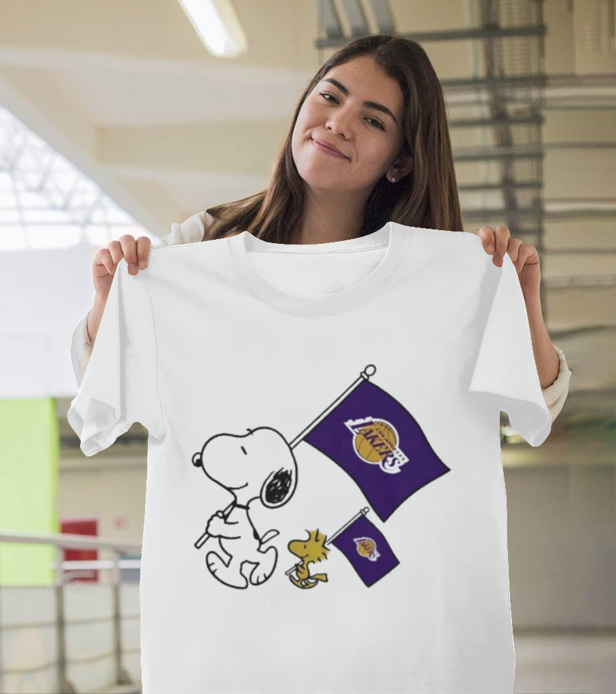Los Angeles Lakers Snoopy And Woodstock Holding Team Flags T-Shirt