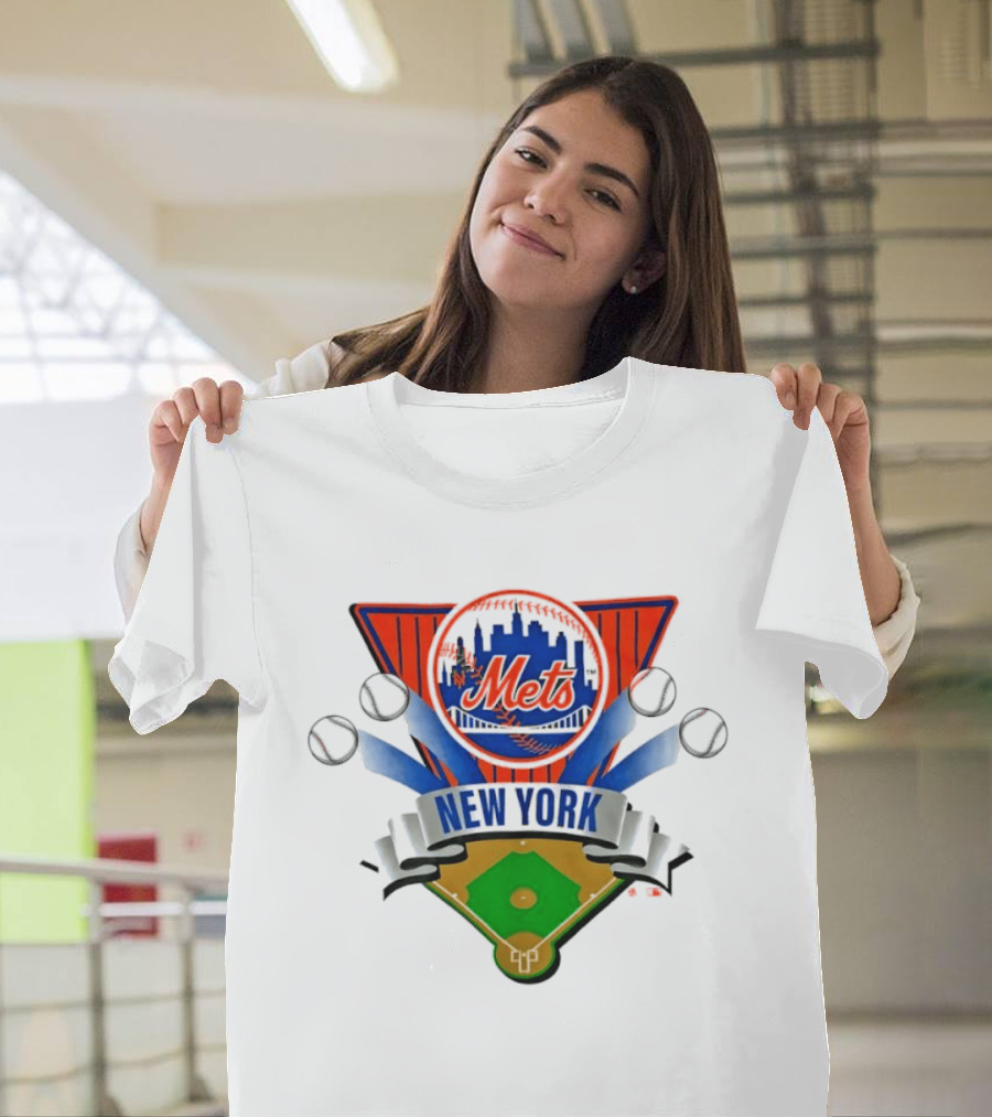 New York Mets Baseball Diamond Skyline And Bats T-Shirt