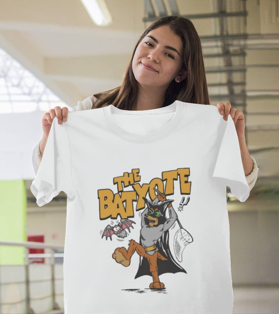 San Antonio Spurs The Batyote Character With Cape And Bat T-Shirt