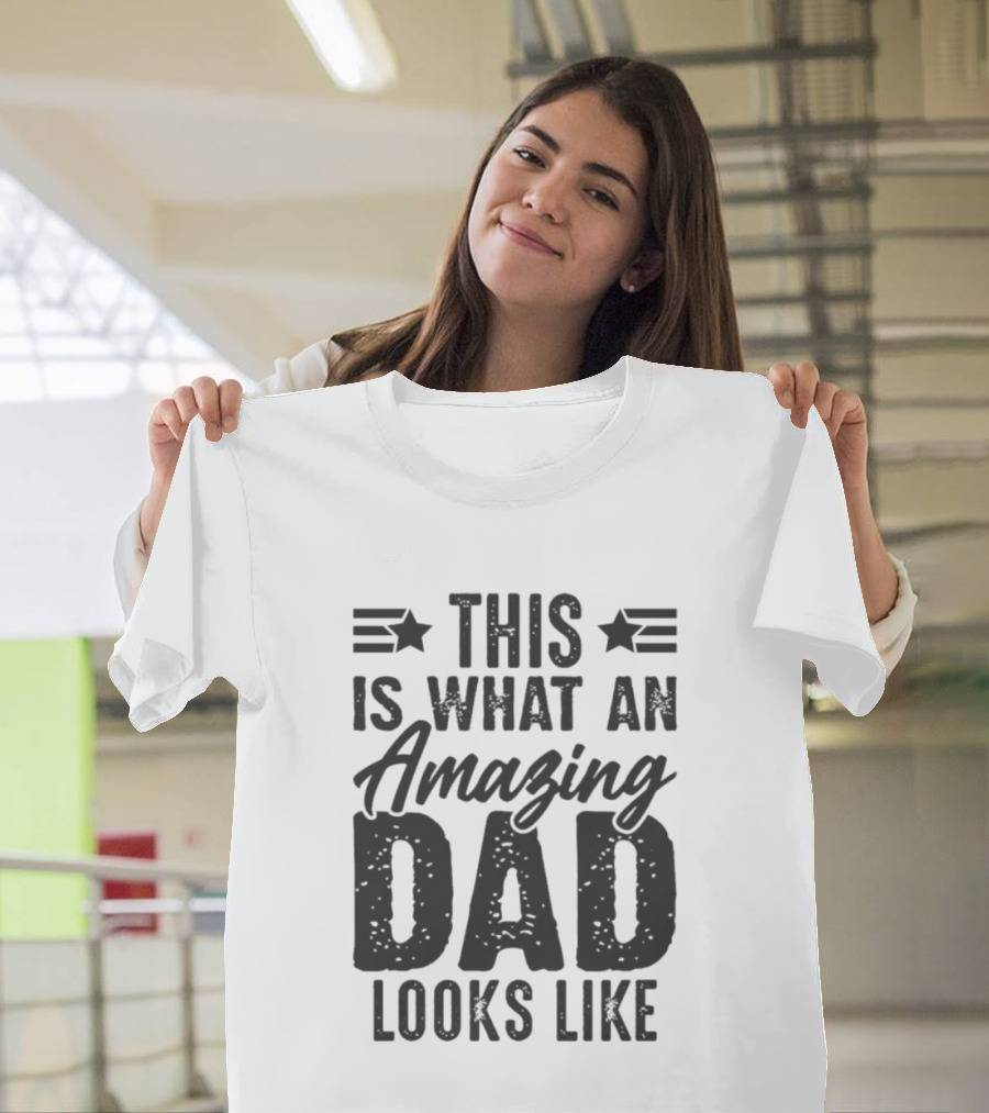 This Is What An Amazing Dad Looks Like Father's Day T-Shirt