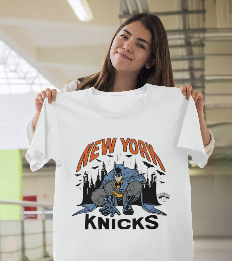 New York Knicks Batman Gotham City Skyline T-Shirt