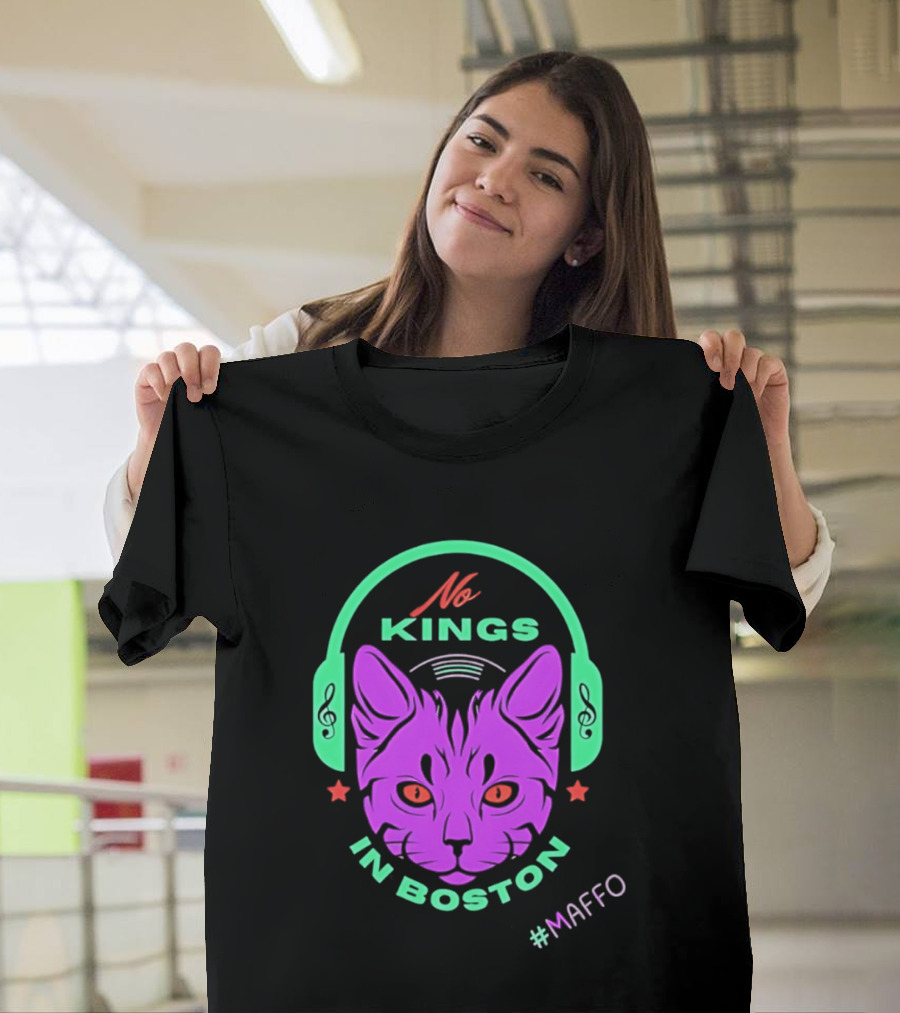 No Kings In Boston Cat With Headphones #Maffo T-Shirt