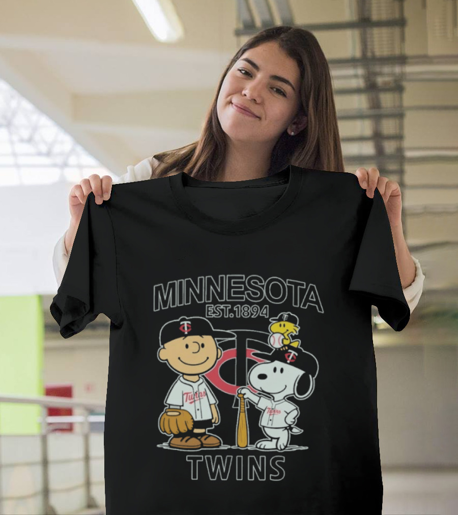 Minnesota Twins Est 1894 Snoopy Peanuts Baseball Charlie Brown Woodstock T-Shirt
