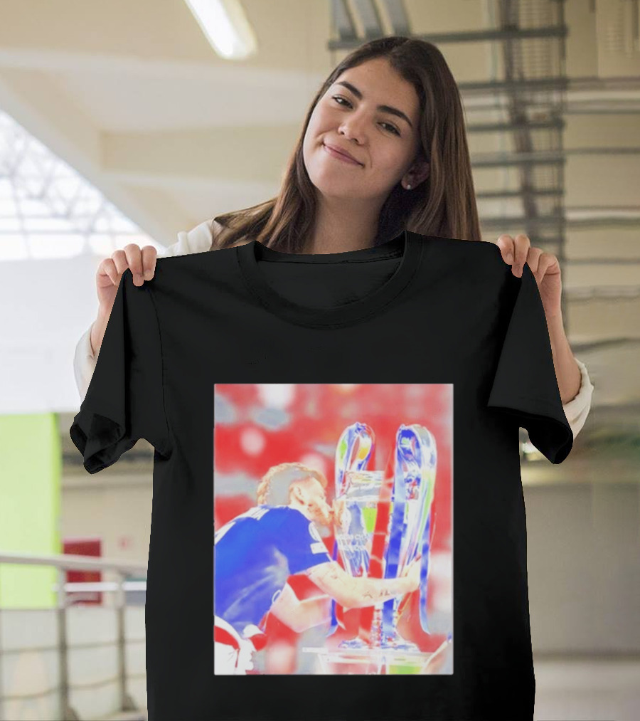 Khvicha Kvaratskhelia PSG UEFA Champions League Trophy Celebration T-Shirt