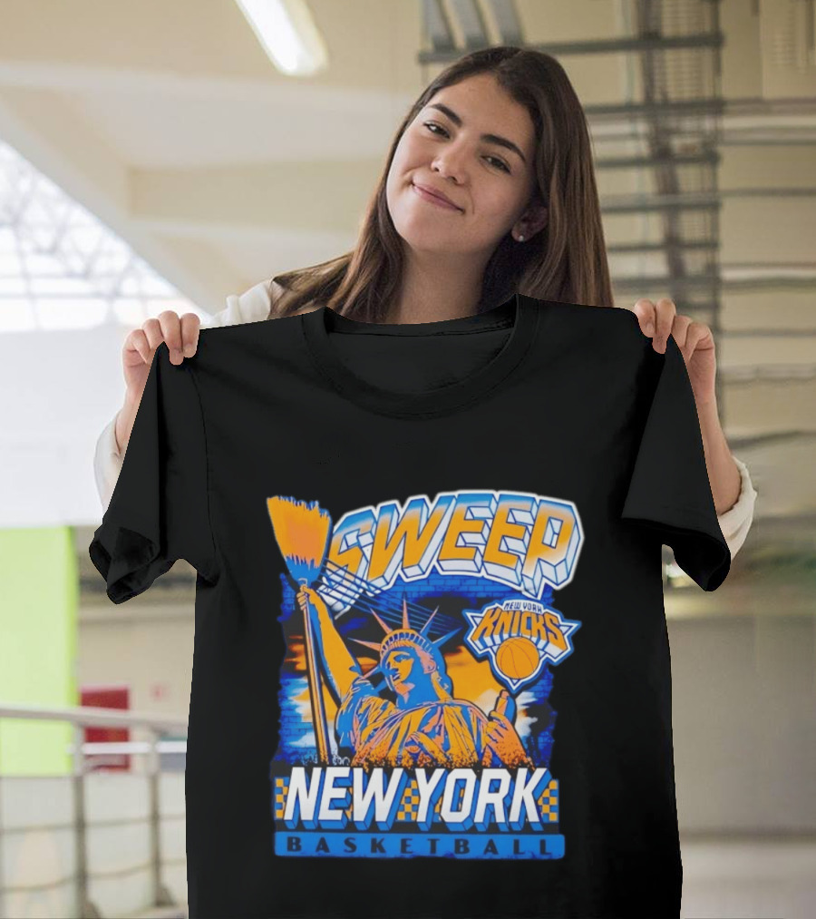 Sweep New York Knicks Basketball Statue Of Liberty T-Shirt
