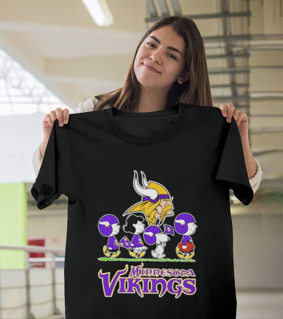 Peanuts Snoopy Minnesota Vikings Characters NFL Team Collaboration T-Shirt