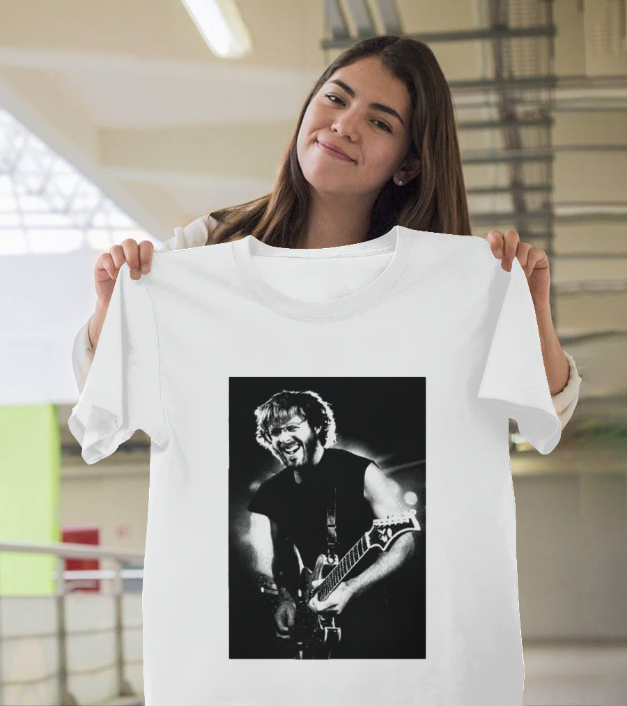 Phish Trey Anastasio Iconic Live Performance Guitarist Black And White Image T-Shirt