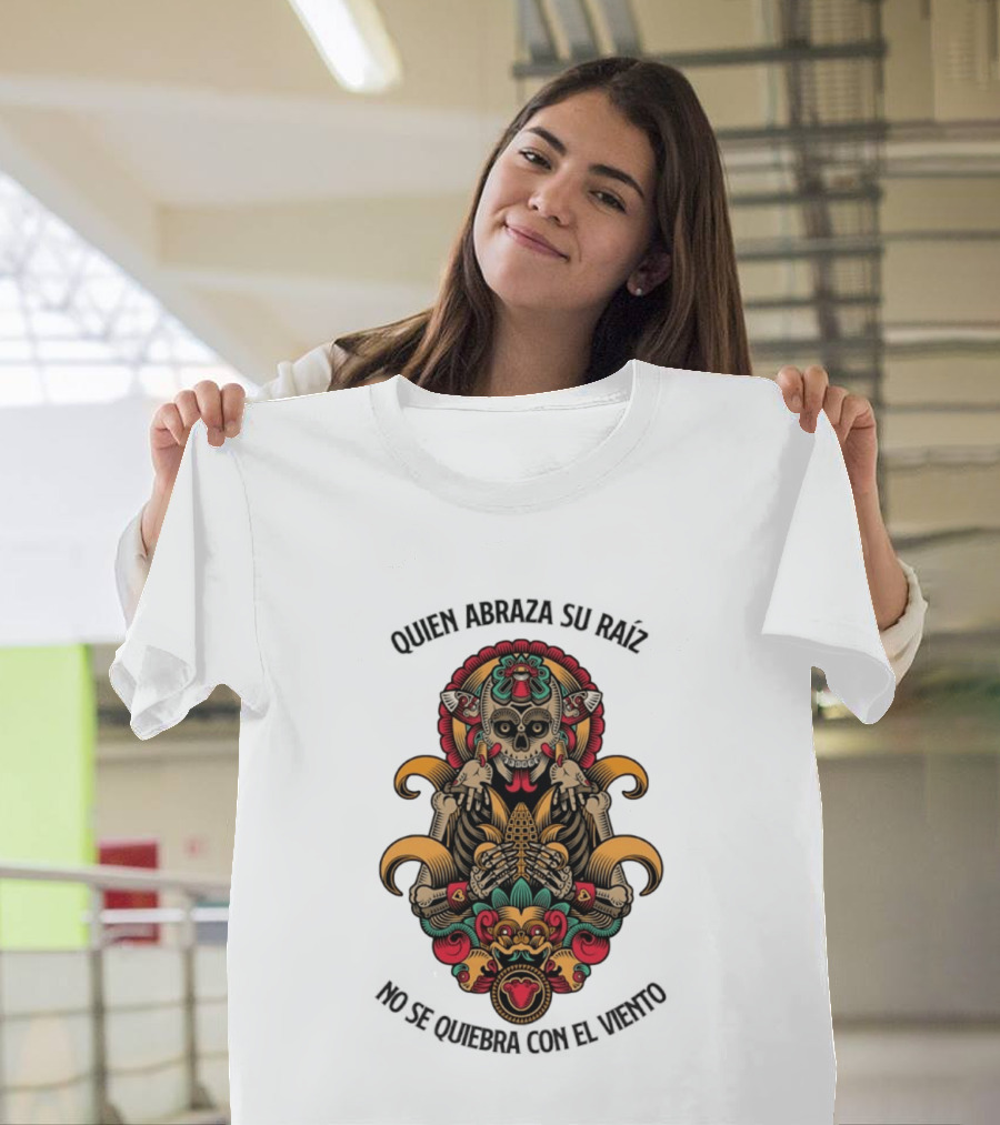 Quien Abraza Su Raíz No Se Quiebra Con El Viento Calavera Artístico Y Elementos Culturales Coloridos T-Shirt
