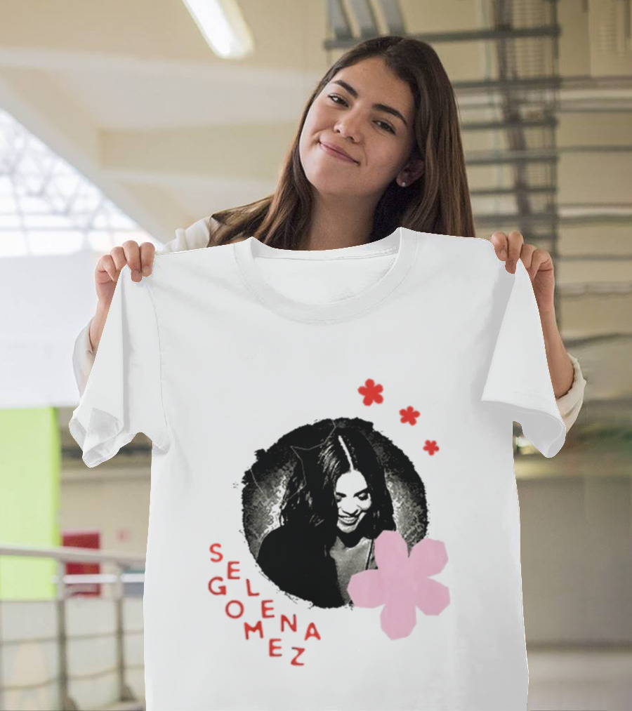 Selena Gomez Smile With Pink Paper Flower And Red T-Shirt