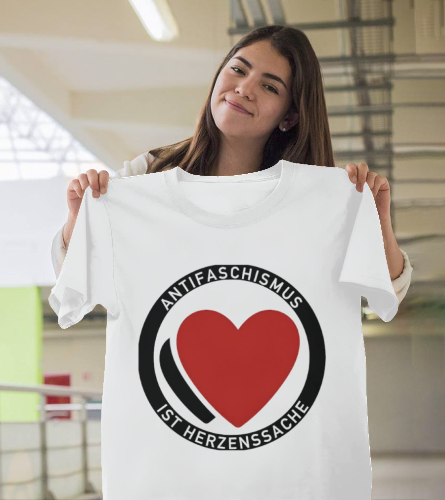Antifaschismus Ist Herzenssache Symbol Rotes Herz Antifa T-Shirt