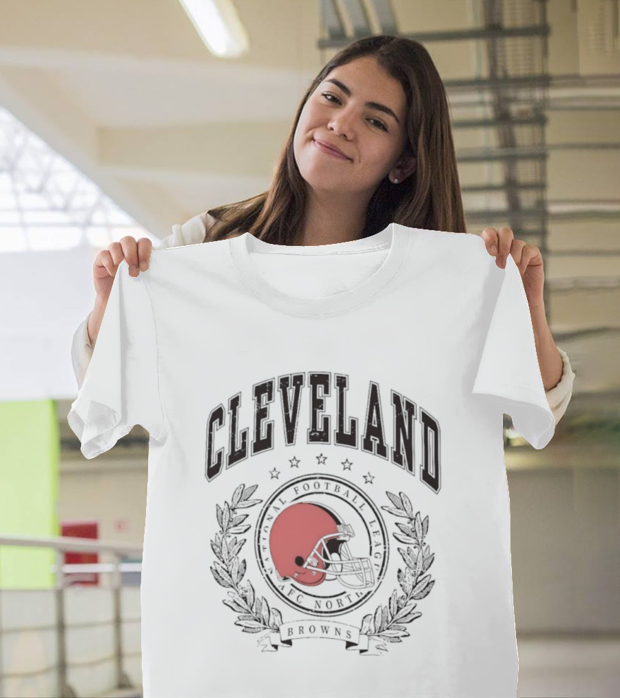 Cleveland Browns NFL AFC North Football Team Helmet Crest T-Shirt
