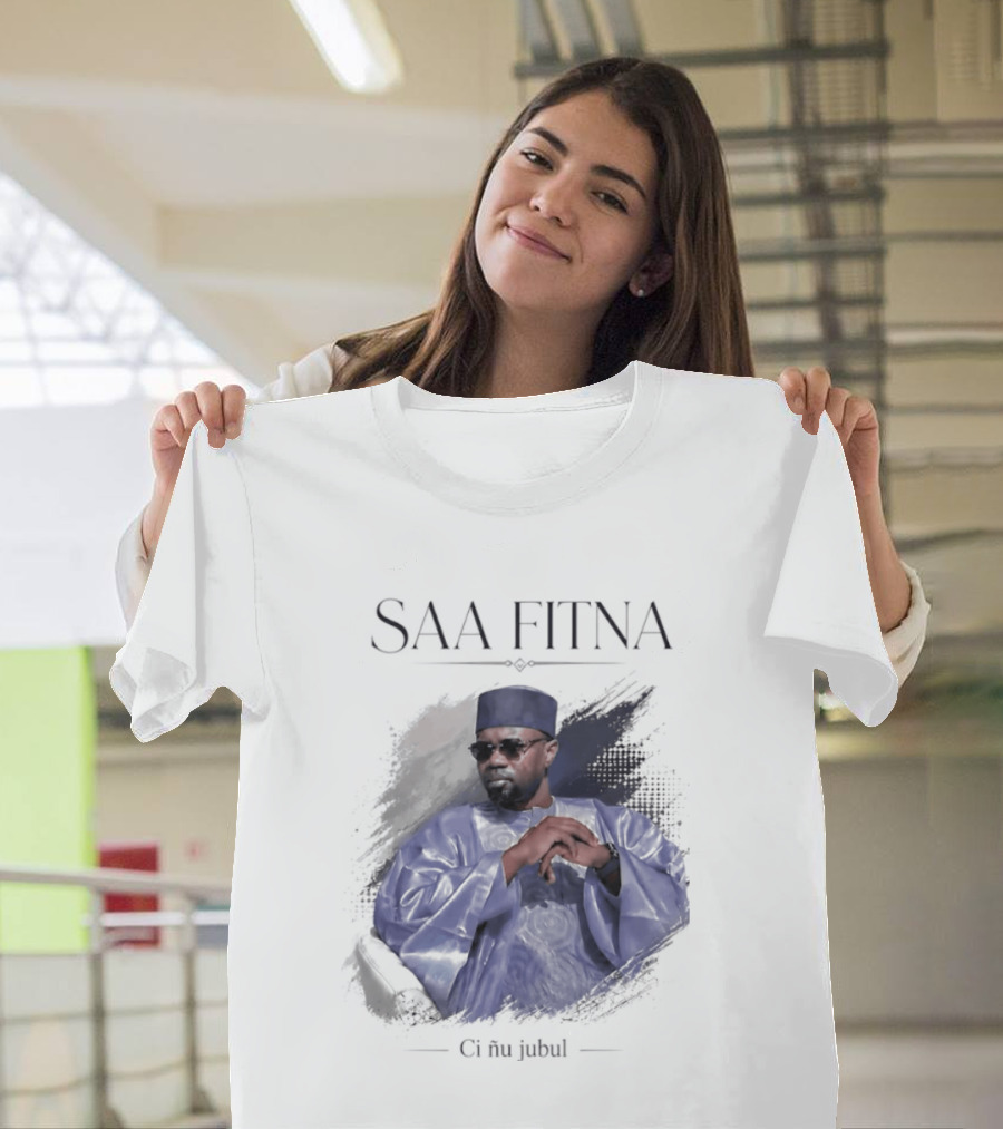 Saa Fitna Ci Nu Jubul Senegal Politics Blue Robe Man T-Shirt