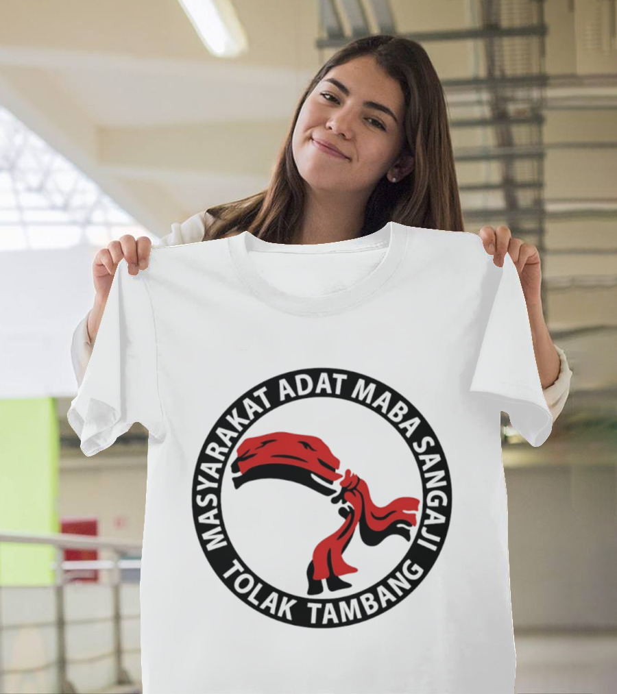 Masyarakat Adat Maba Sangaji Tolak Tambang Red Scarf T-Shirt