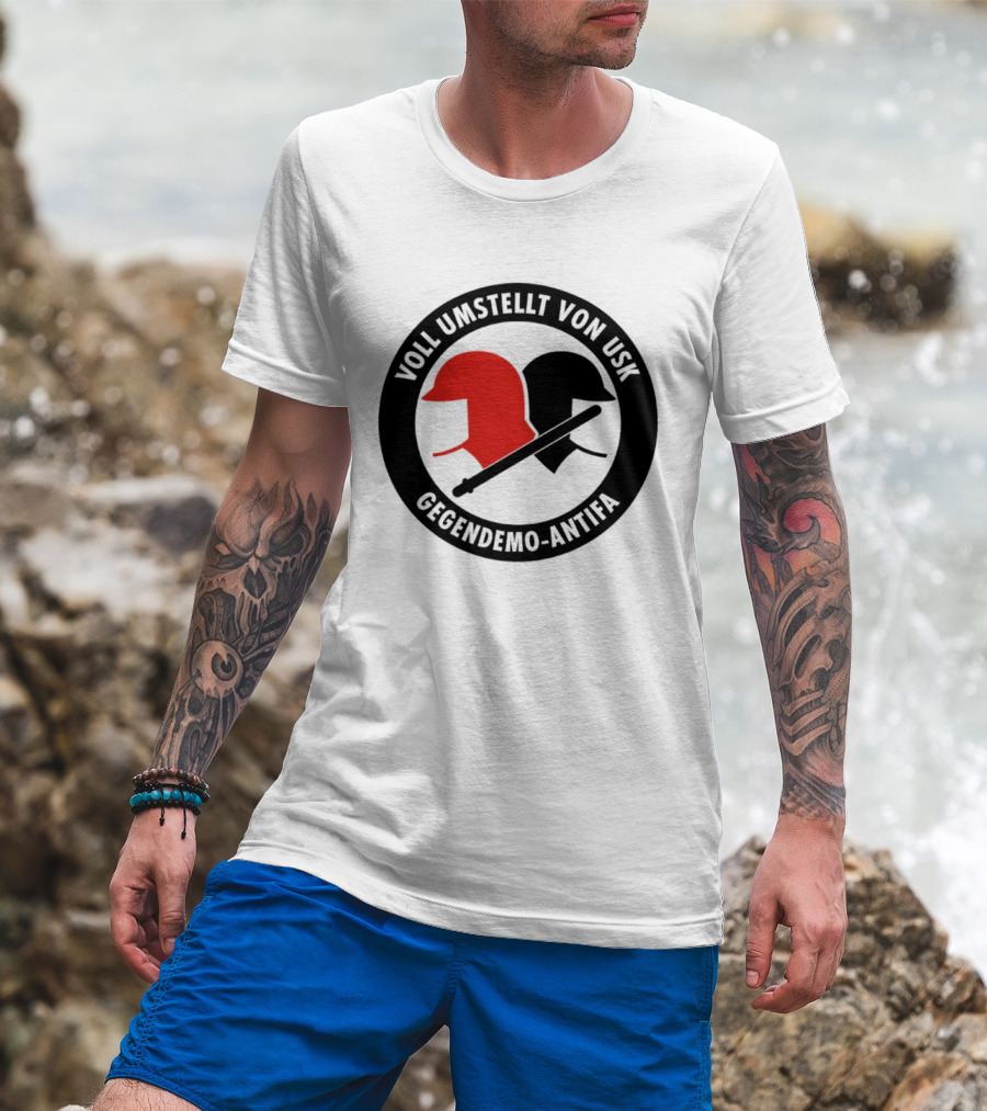 Voll Umstellt Von USK Gegendemo Antifa Helmet T-Shirt