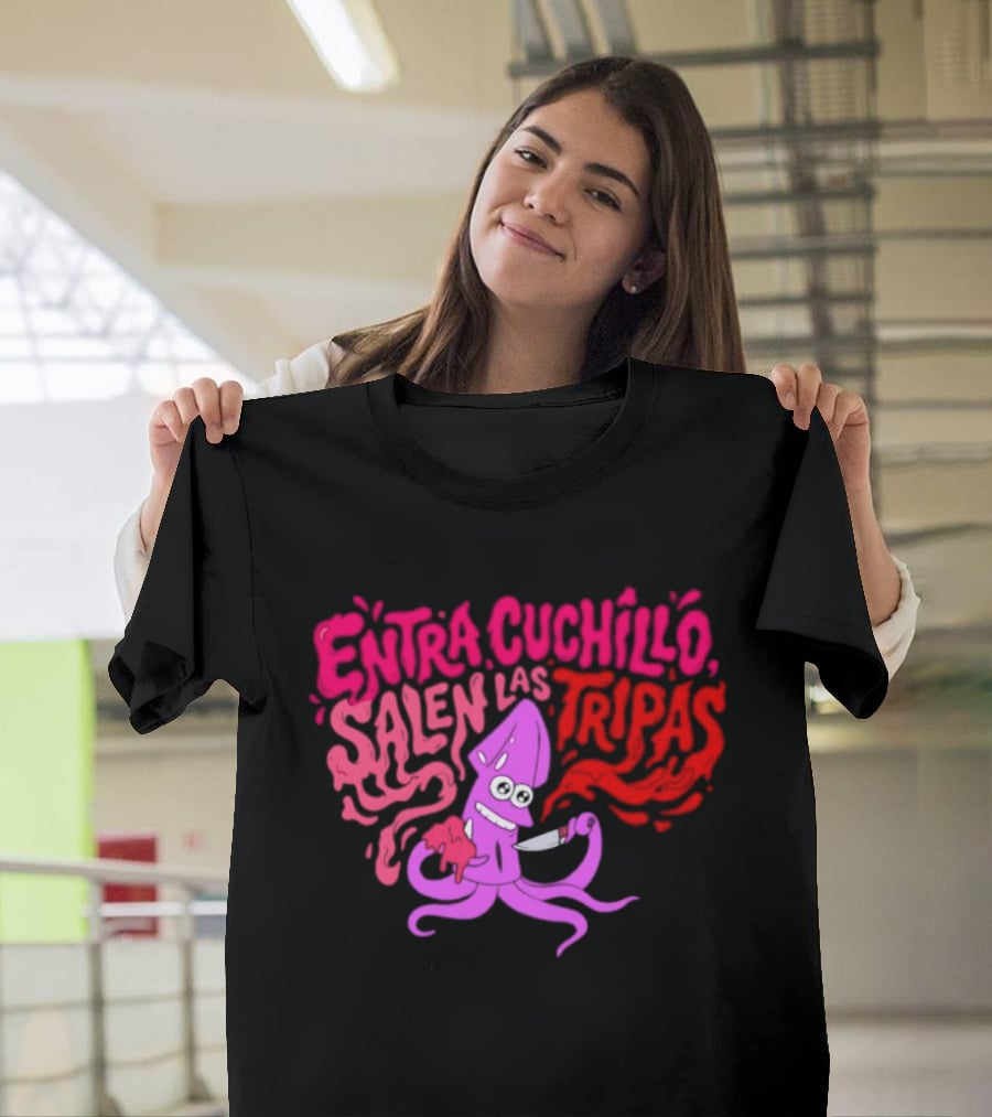 Entra Cuchillo Salen Las Tripas Squid Cartoon Knife Fun T-Shirt