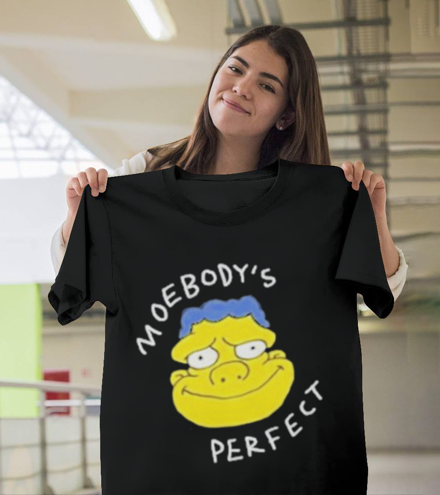 Moebody's Perfect Yellow Cartoon Face With Blue Hair Smirk T-Shirt