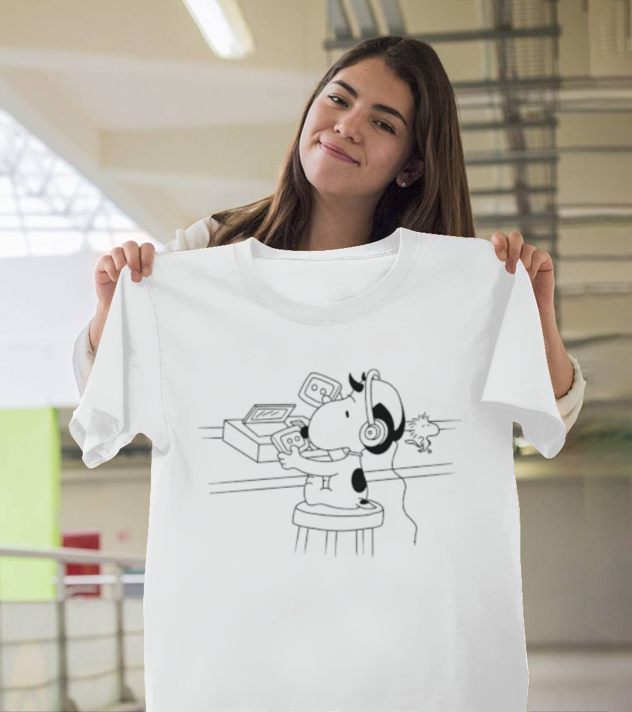 Snoopy And Woodstock Headphones Music Listening Scene T-Shirt