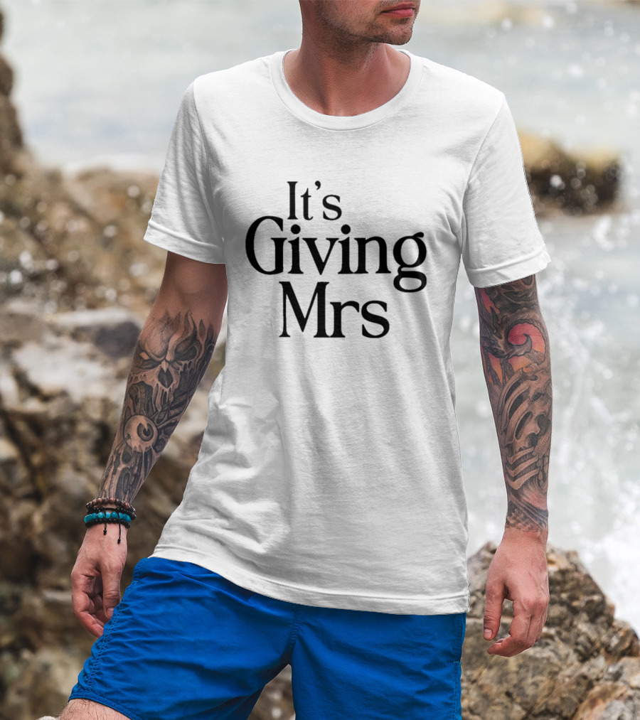 NaomiSky15 It's Giving Mrs T-Shirt