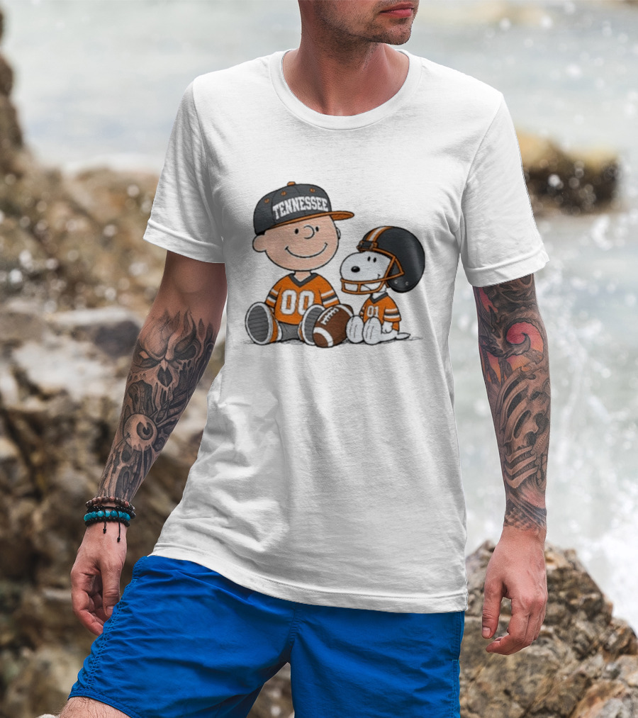 Tennessee Football Charlie Brown Snoopy Peanuts 00 01 T-Shirt