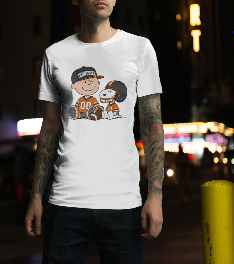 Tennessee Football Charlie Brown Snoopy Peanuts 00 01 T-Shirt
